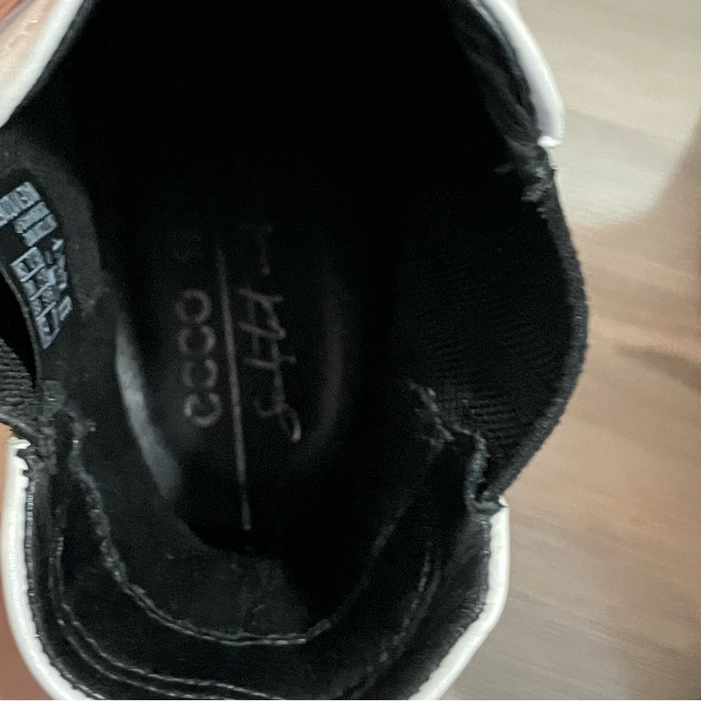 Ecco White and Black Ankle Boots - Picture 12 of 15